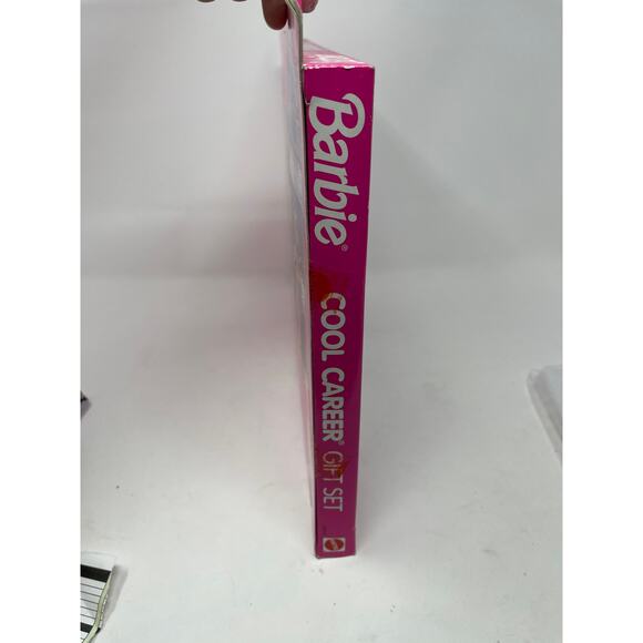 VTG 3 NEW BARBIE 1996 COOL CAREER Fashion NURSE, EXECUTIVE & ARTIST Clothes LOT - Picture 8 of 11